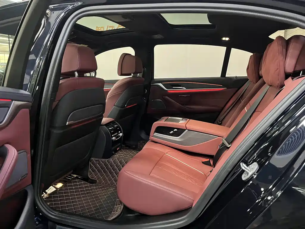 BMW 5 Series — миниатюра 6