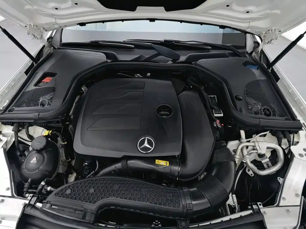 Mercedes-Benz E-Class — миниатюра 6