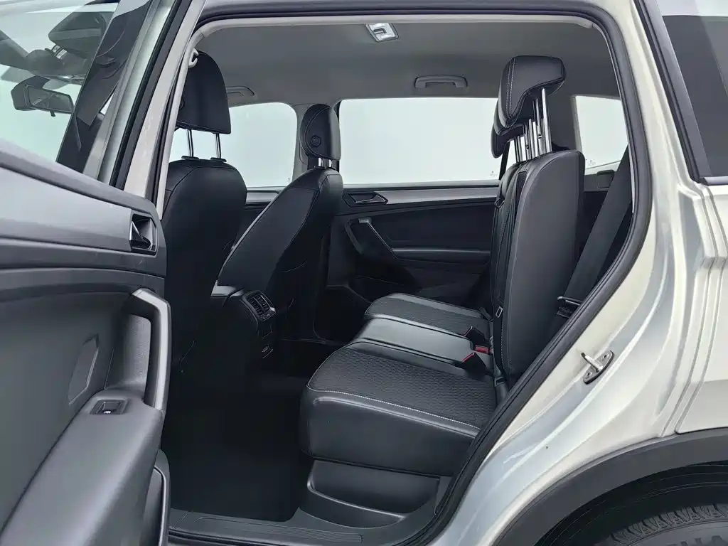 Volkswagen Tiguan L — миниатюра 15