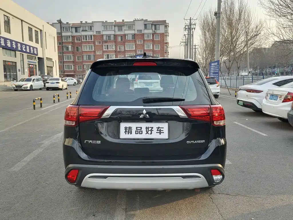 MITSUBISHI OUTLANDER