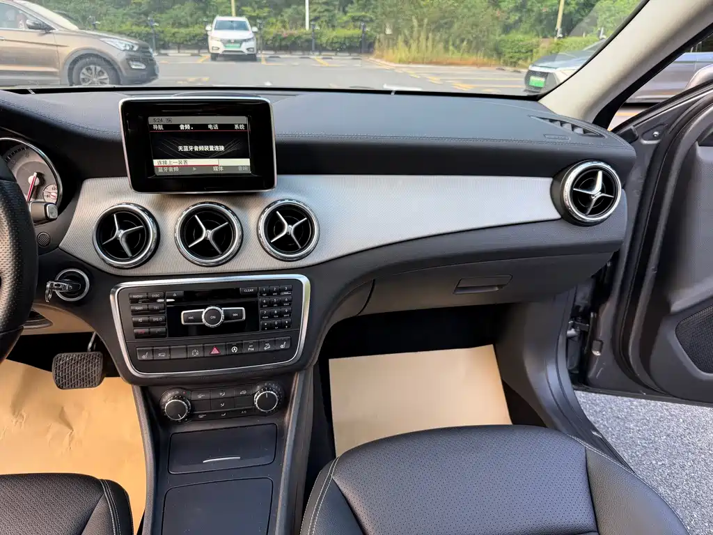 Mercedes-Benz GLA — миниатюра 13
