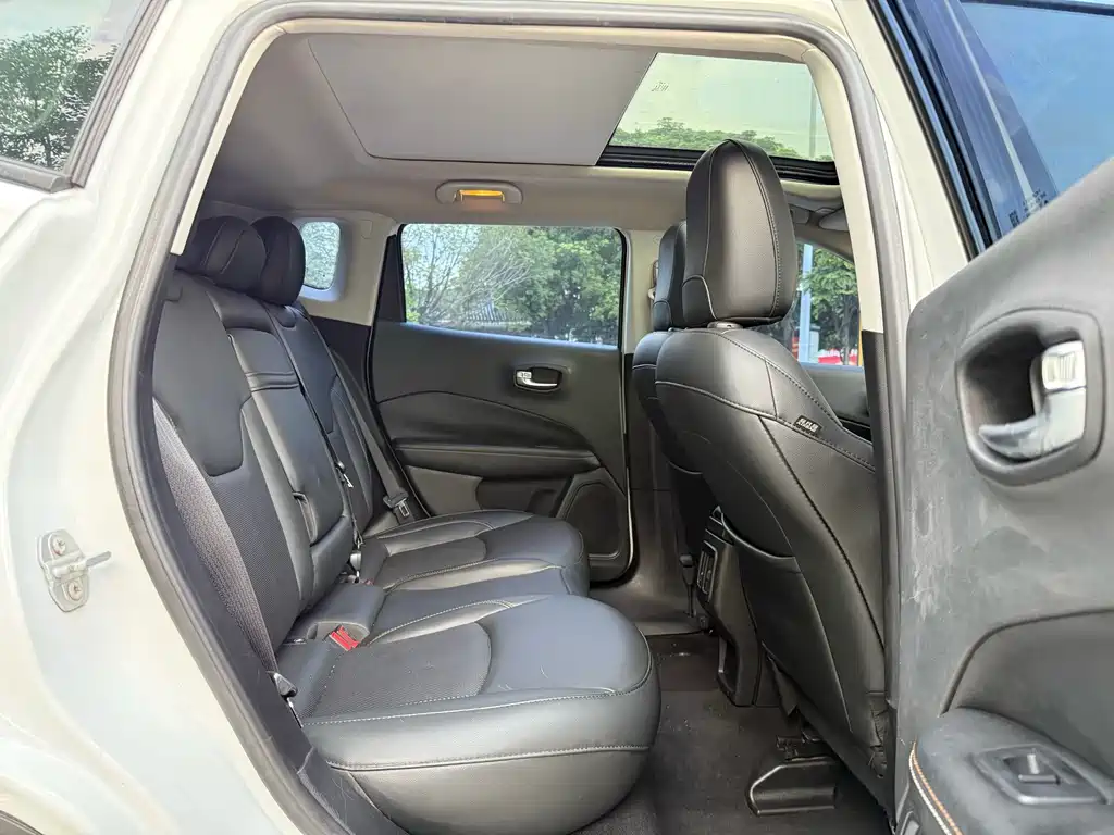 Jeep Compass — миниатюра 10