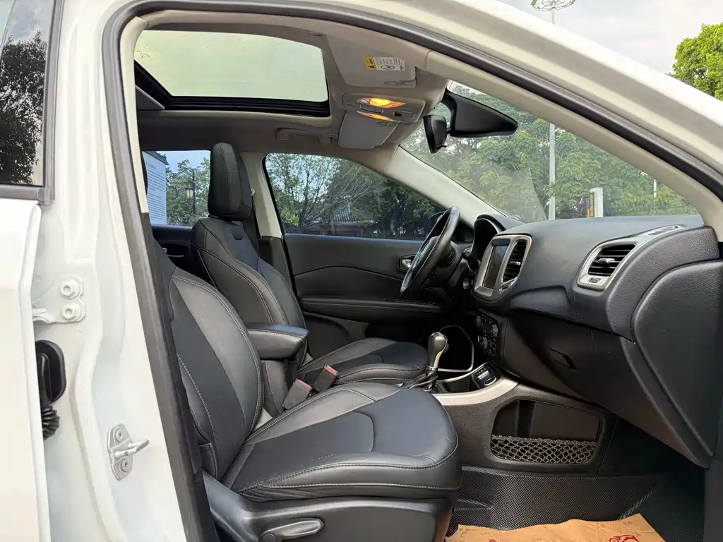 Jeep Compass — миниатюра 14