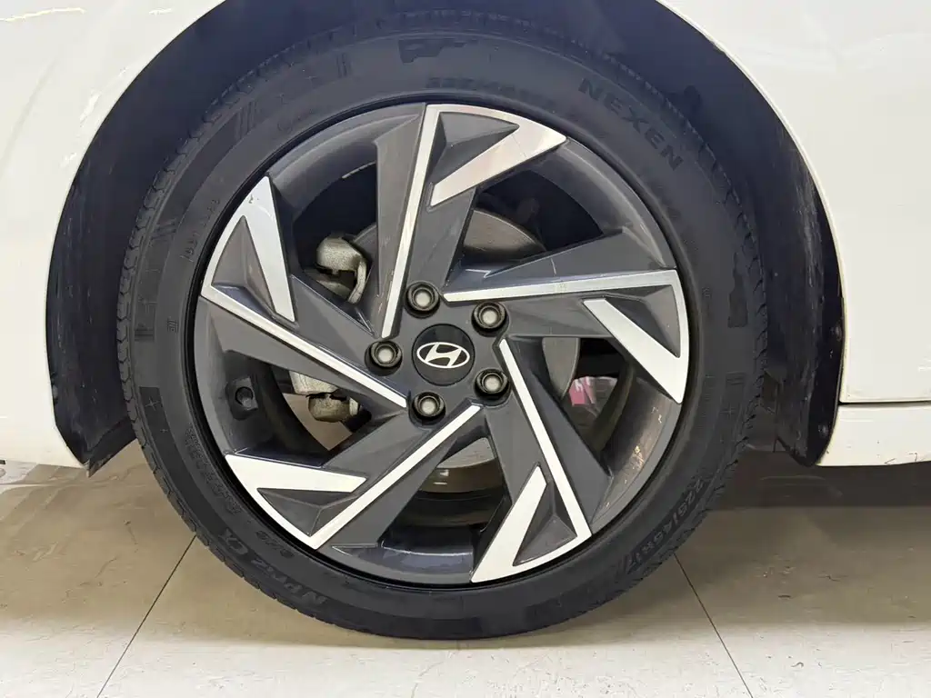 Hyundai Elantra 2023 — фото 21