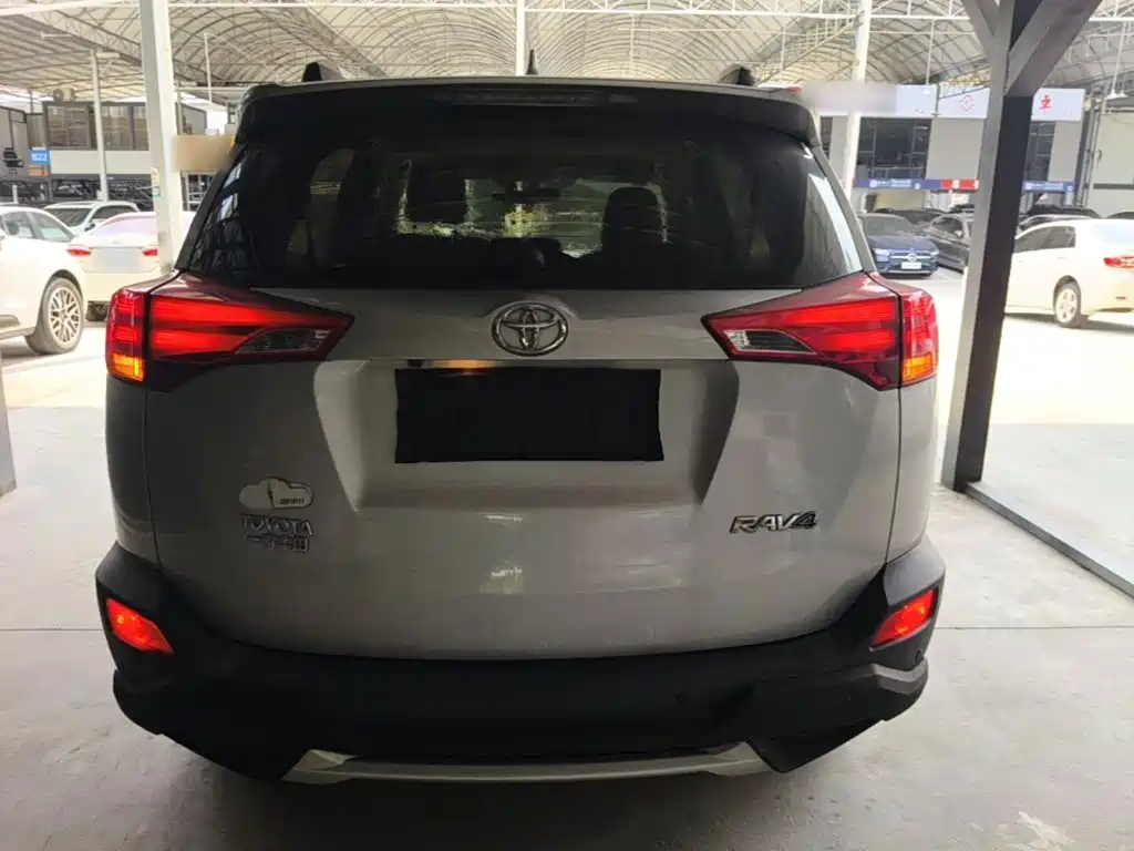 Toyota RAV4 — миниатюра 6