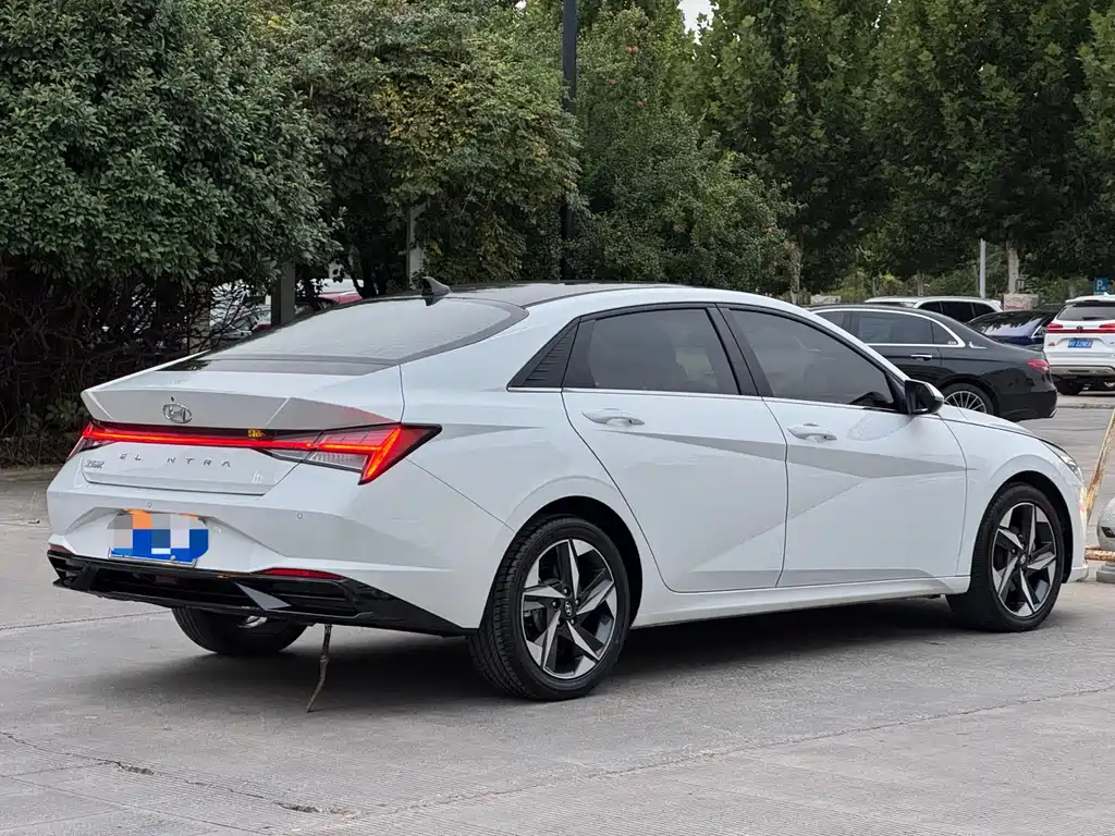Hyundai Elantra — миниатюра 6