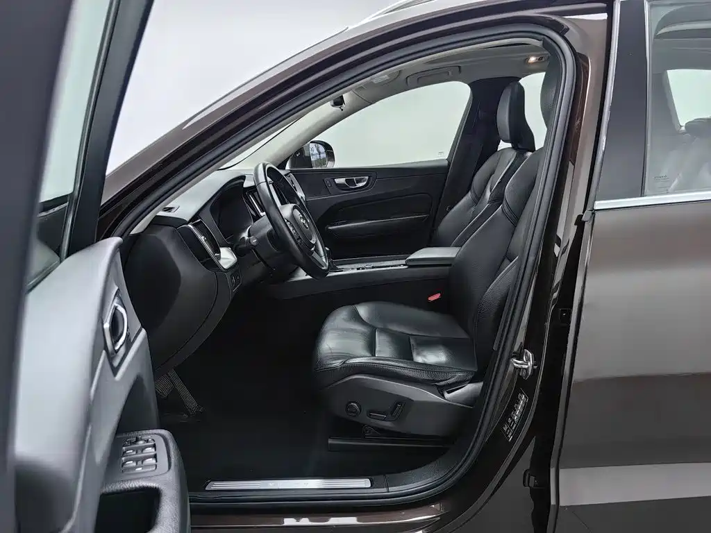 Volvo XC60 — миниатюра 10