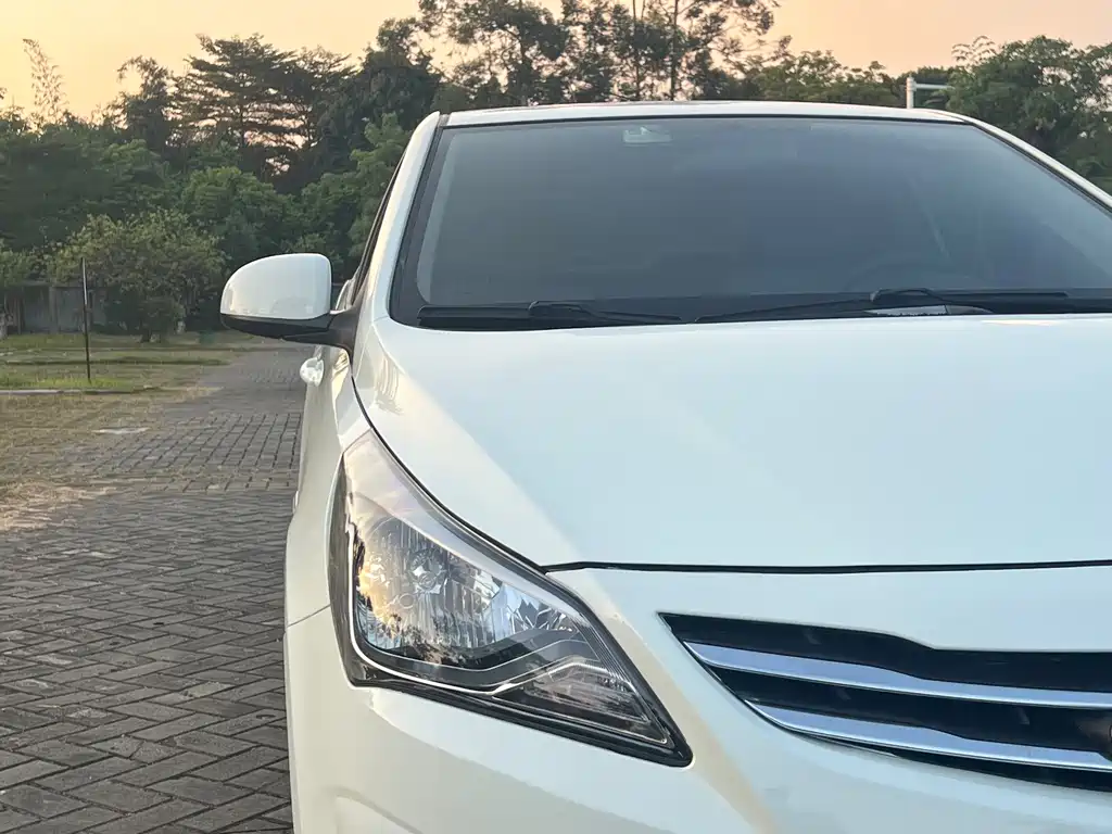 Hyundai Verna — миниатюра 5
