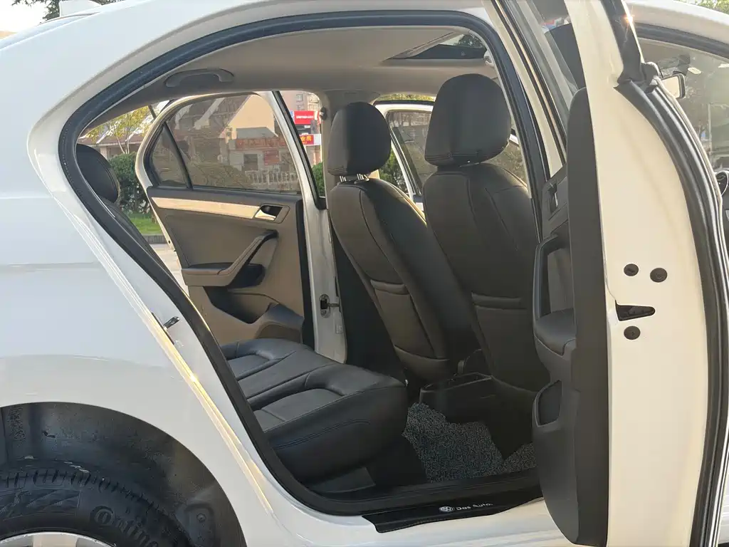 Volkswagen Jetta — миниатюра 13