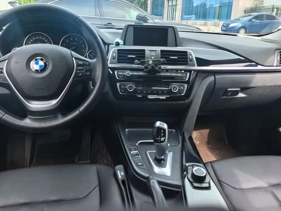 BMW 3 Series — миниатюра 12