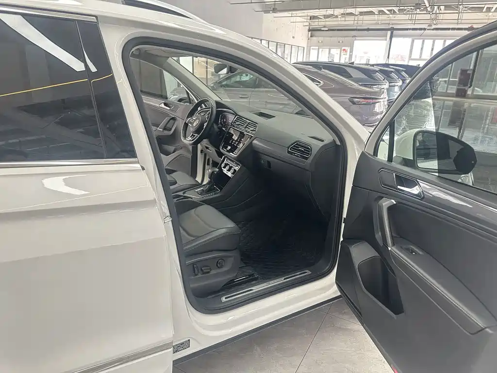 Volkswagen Tiguan L — миниатюра 19