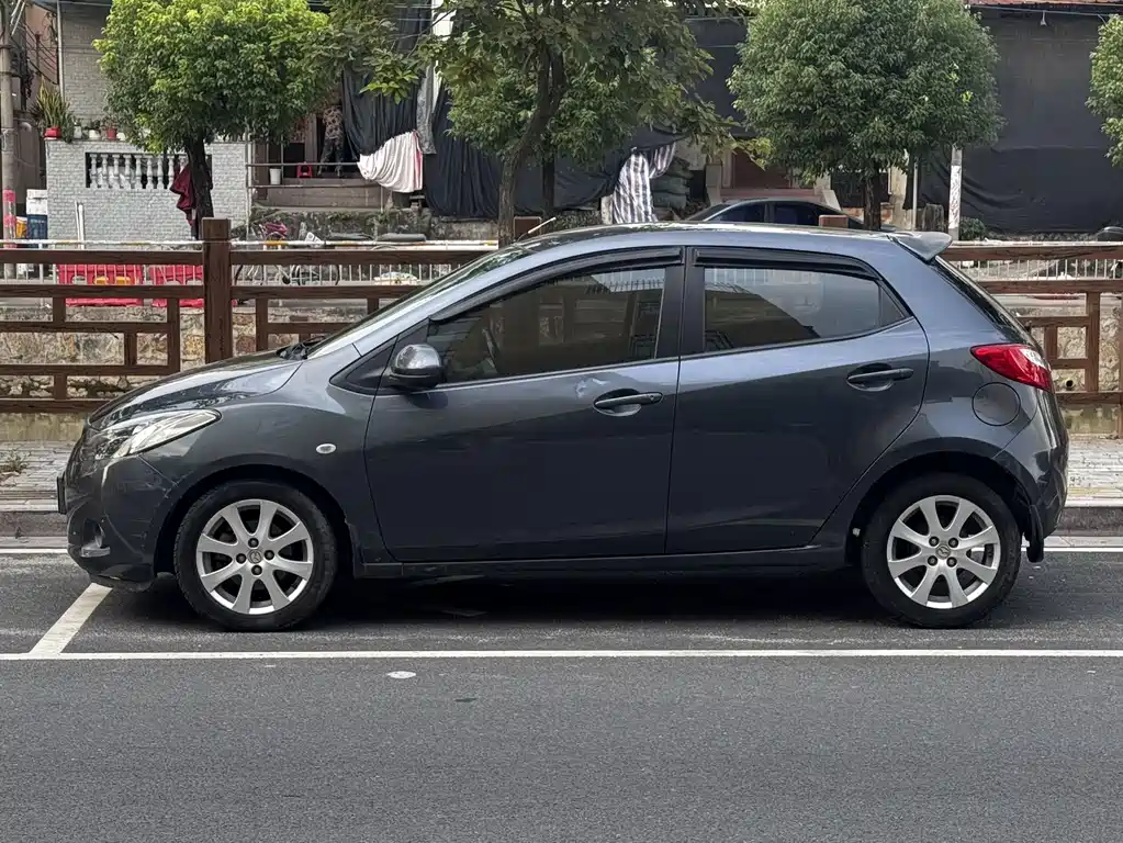Mazda 2 — миниатюра 3