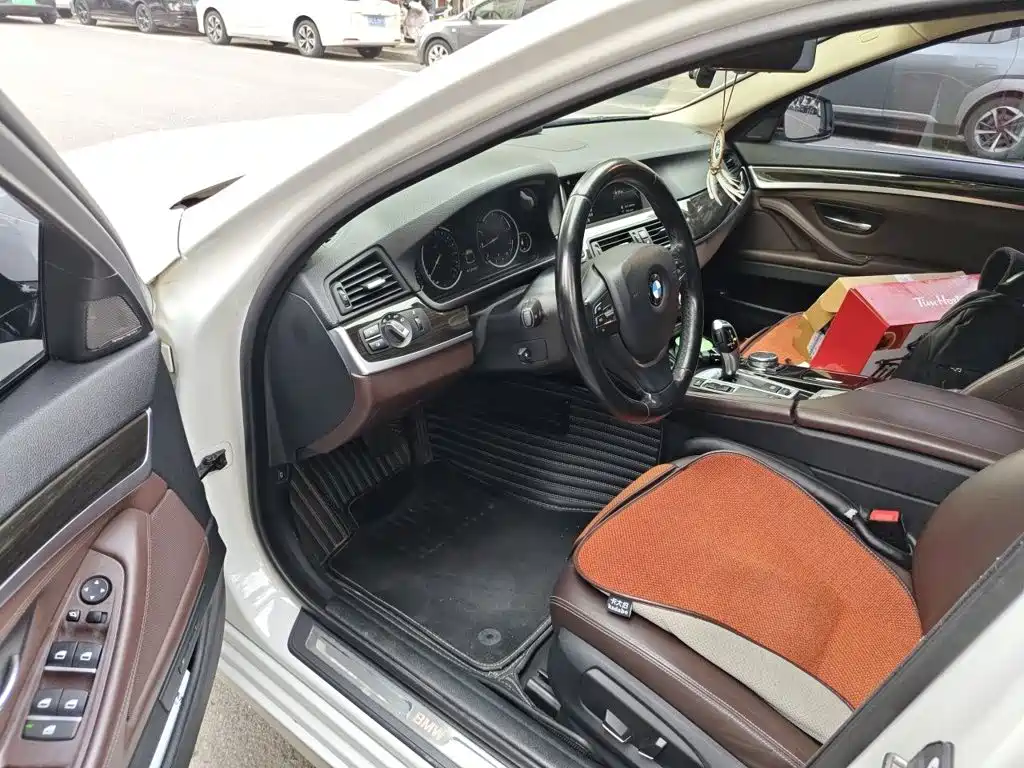 BMW 5 Series — миниатюра 12