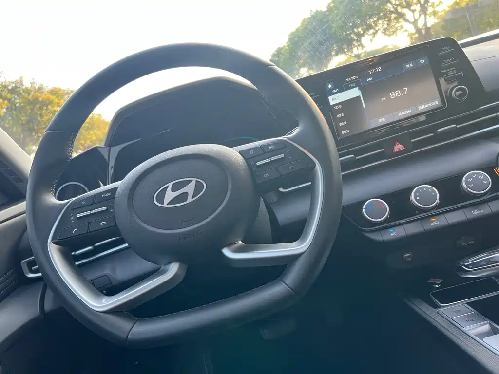 Hyundai Elantra — миниатюра 15