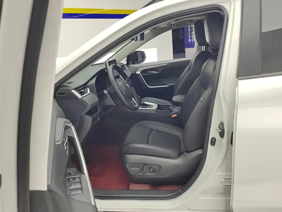 Toyota RAV4 — миниатюра 9