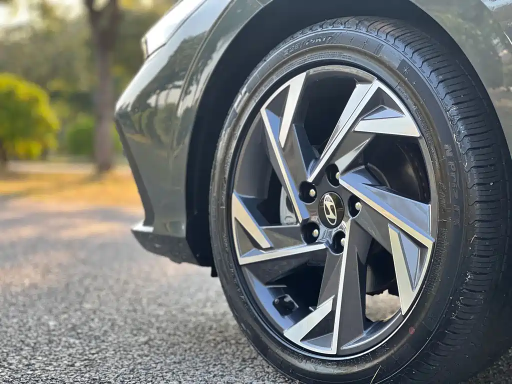 Hyundai Elantra — миниатюра 13