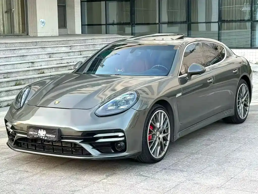 Porsche Panamera 2010 Panamera 4S 4.8L