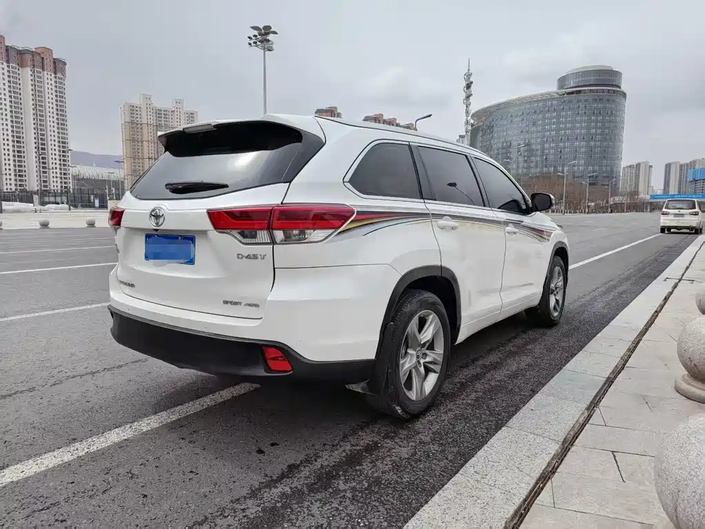 TOYOTA HIGHLANDER