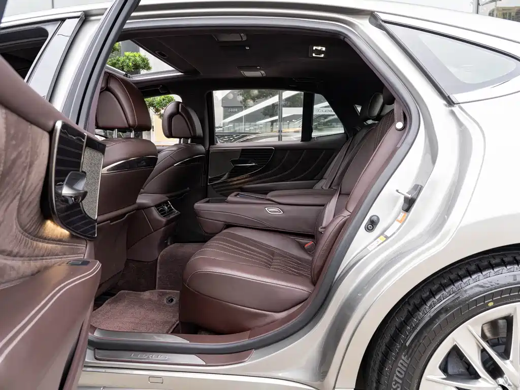 Lexus LS 2018 500h Luxury V