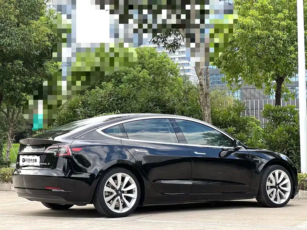 Tesla Model 3 — миниатюра 5