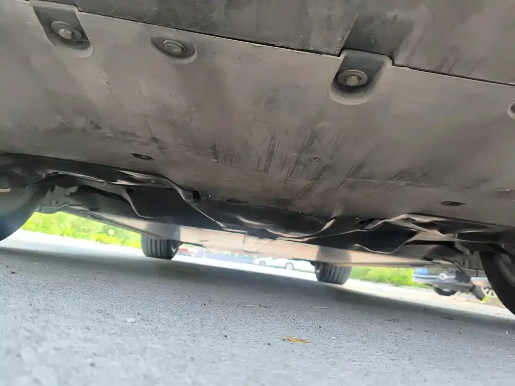 Tesla Model Y — миниатюра 24