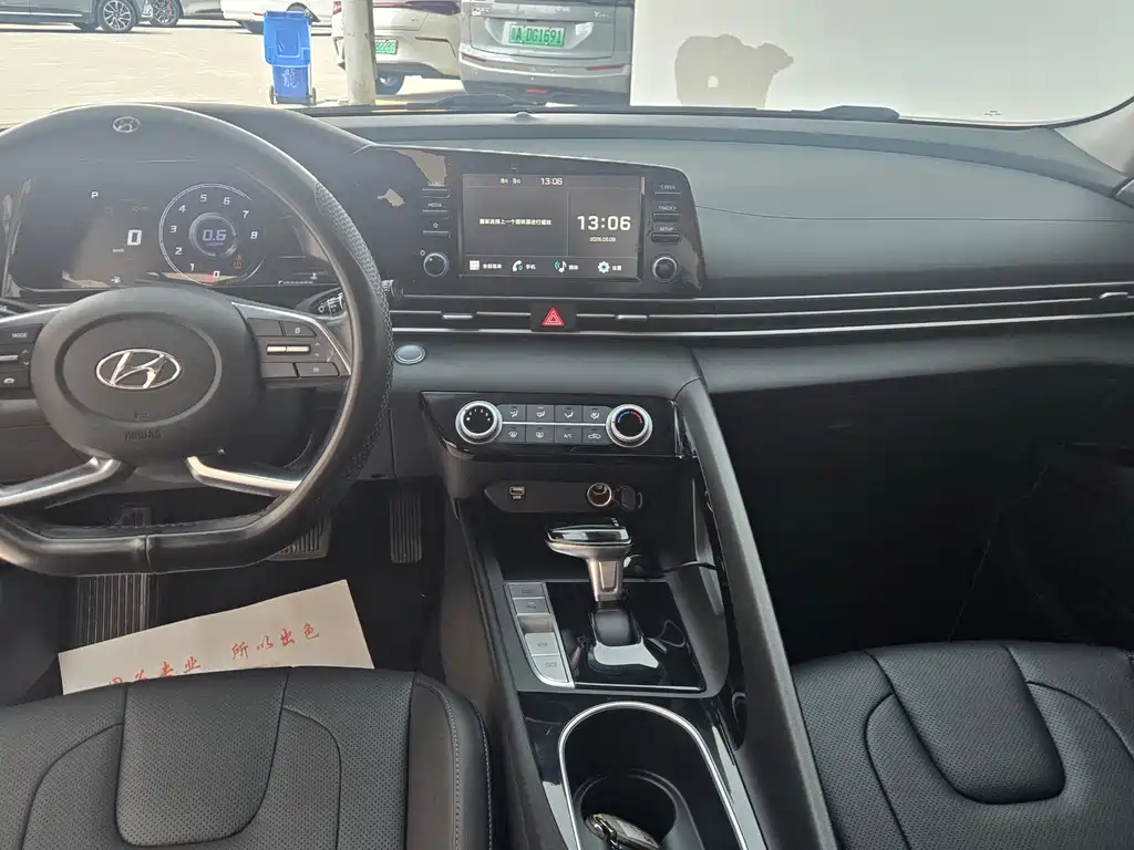Hyundai Elantra — миниатюра 4