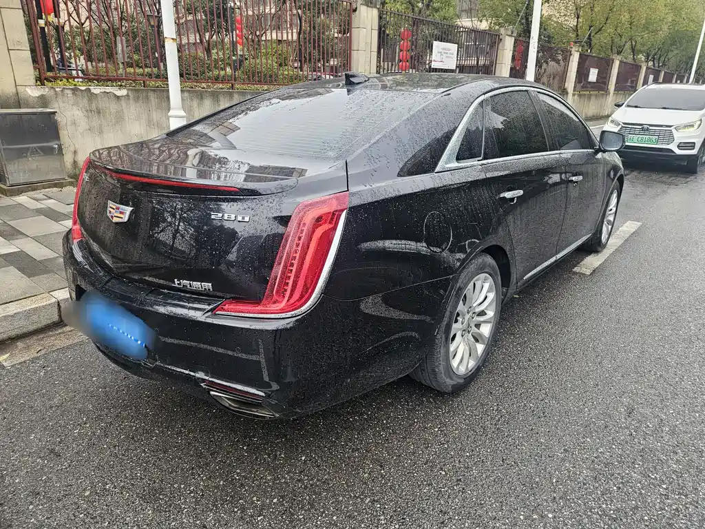 CADILLAC XTS