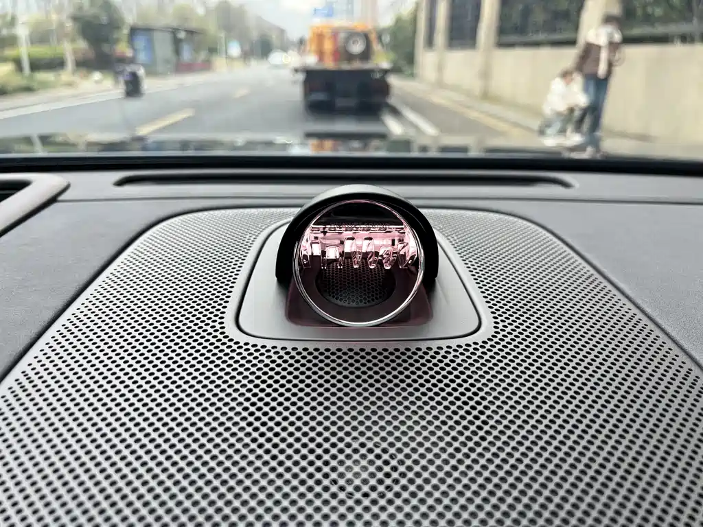 AITO ASK THE WORLD M8