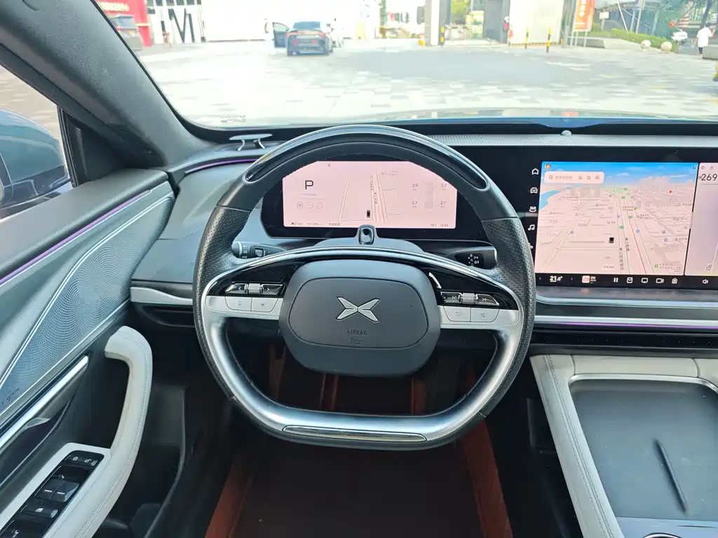 XPeng P7 — миниатюра 10
