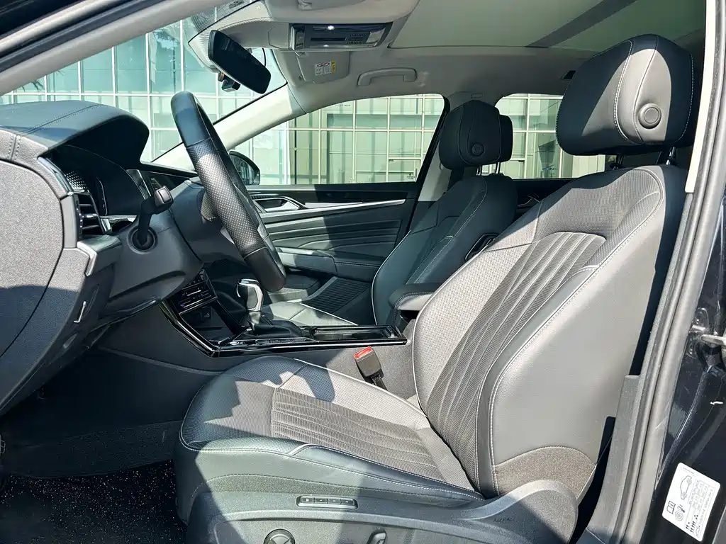 Volkswagen Passat 2023 330TSI Luxury