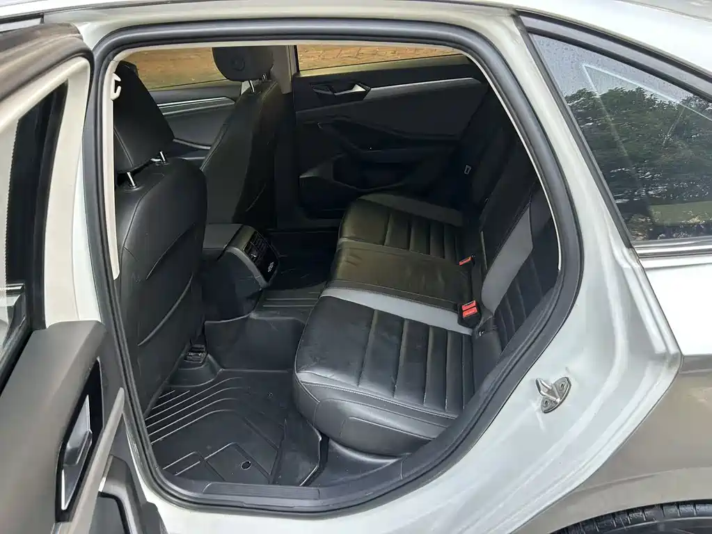 Volkswagen Sagitar — миниатюра 4
