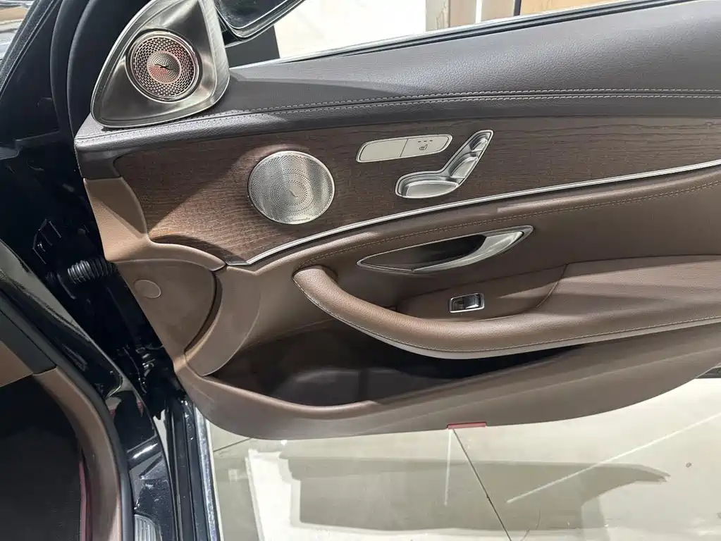 Mercedes-Benz E-Class 2022 — фото 12