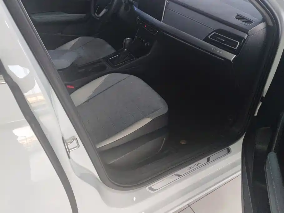 Volkswagen Lavida — миниатюра 8