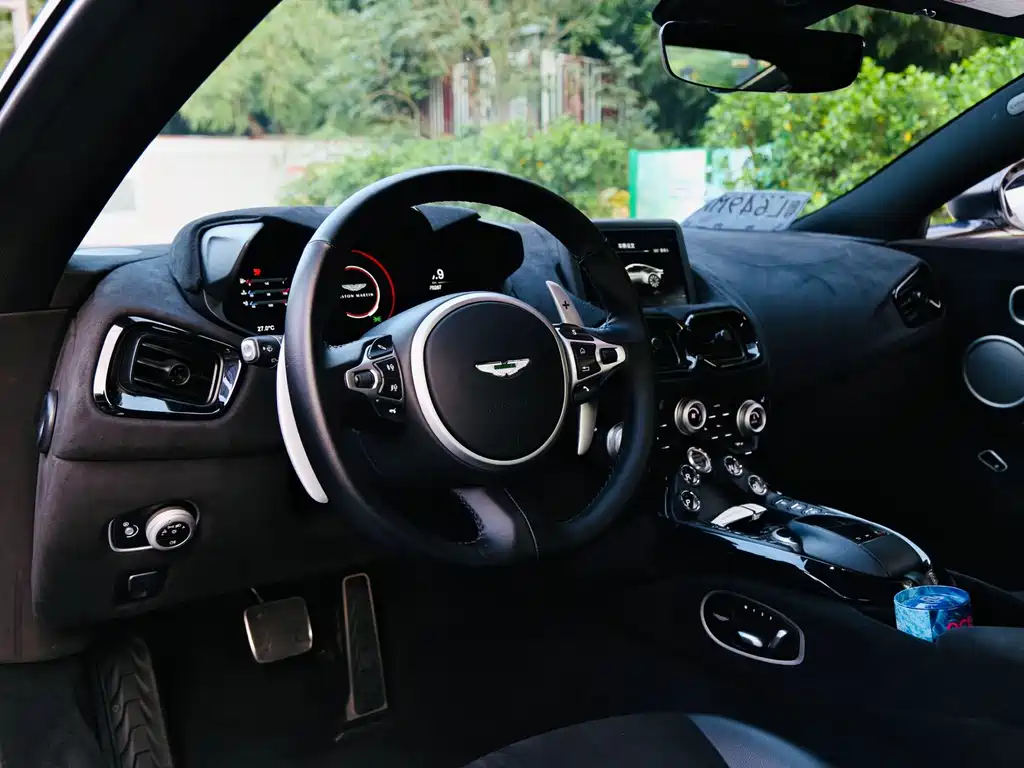 Aston Martin V8 Vantage — миниатюра 13
