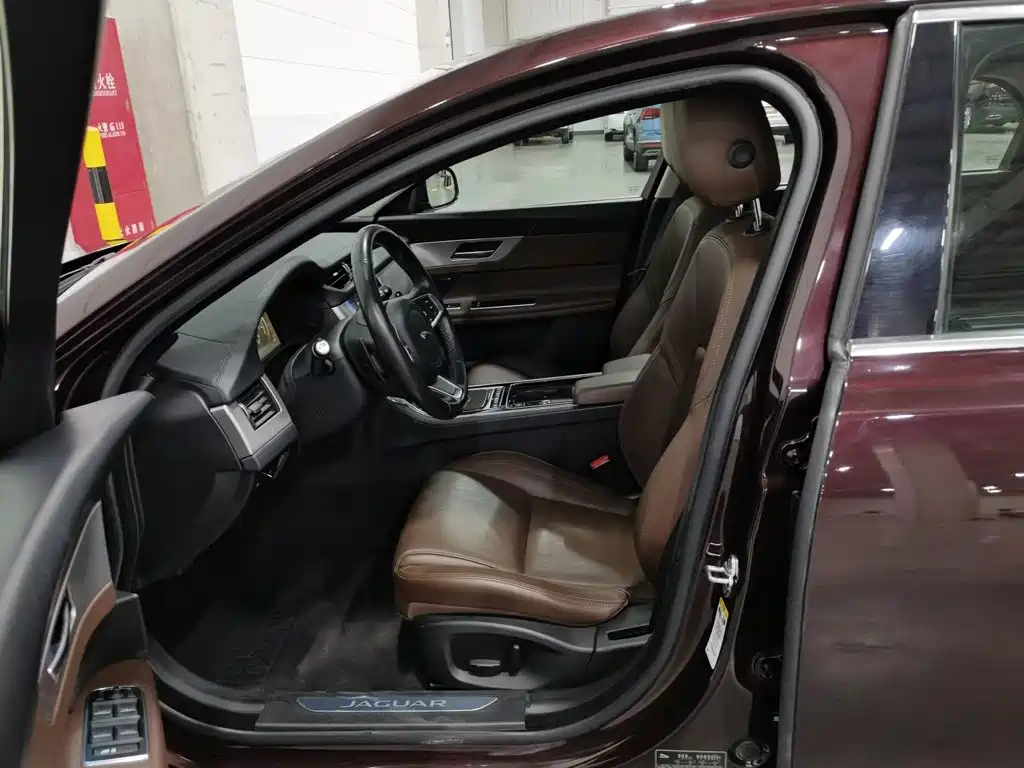 Jaguar XFL — миниатюра 10