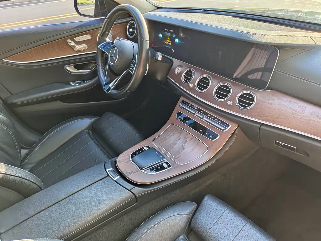 Mercedes-Benz E-Class 2022 — фото 12