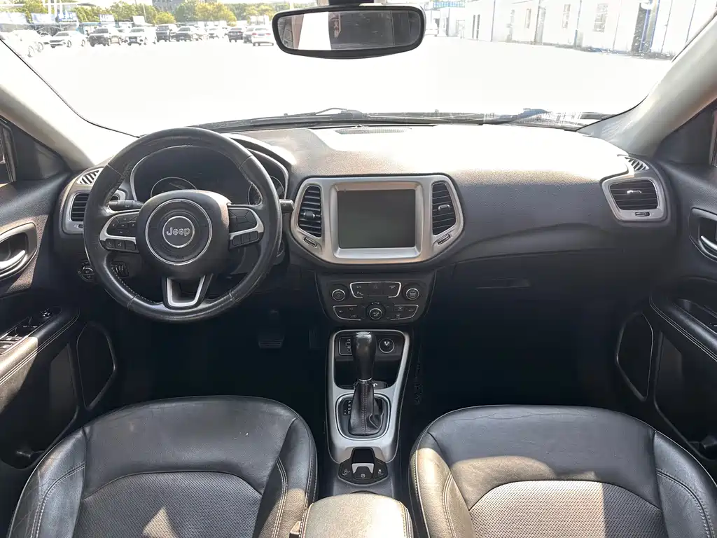 Jeep Compass — миниатюра 6