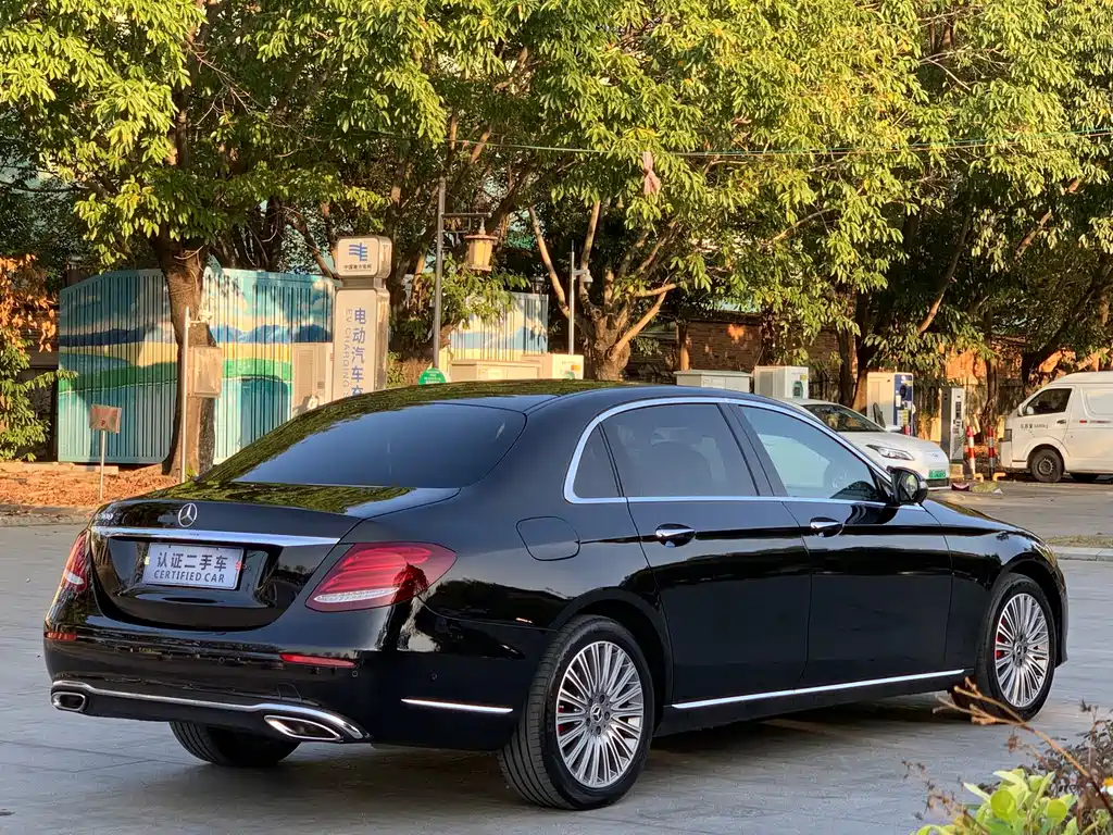 MERCEDES-BENZ E CLASS