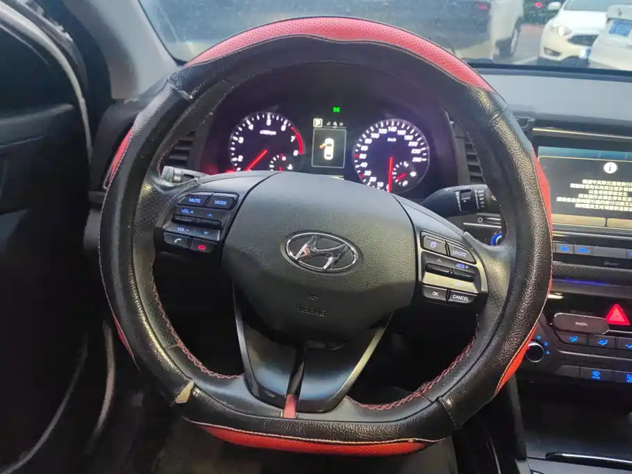 Hyundai Elantra — миниатюра 15