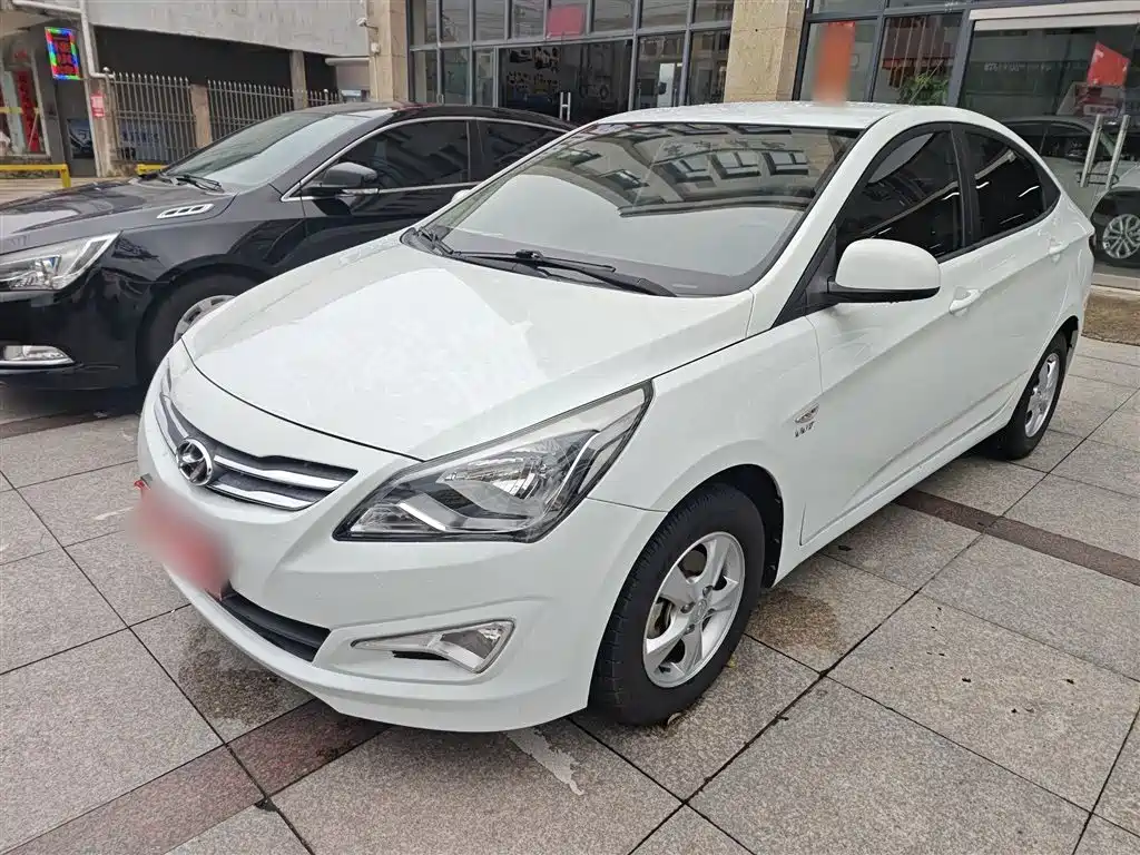 Hyundai Verna 2015
