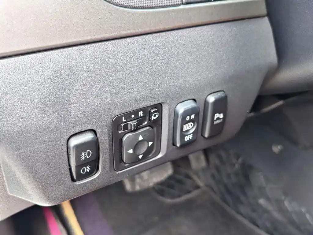Mitsubishi Pajero (Import) — миниатюра 7