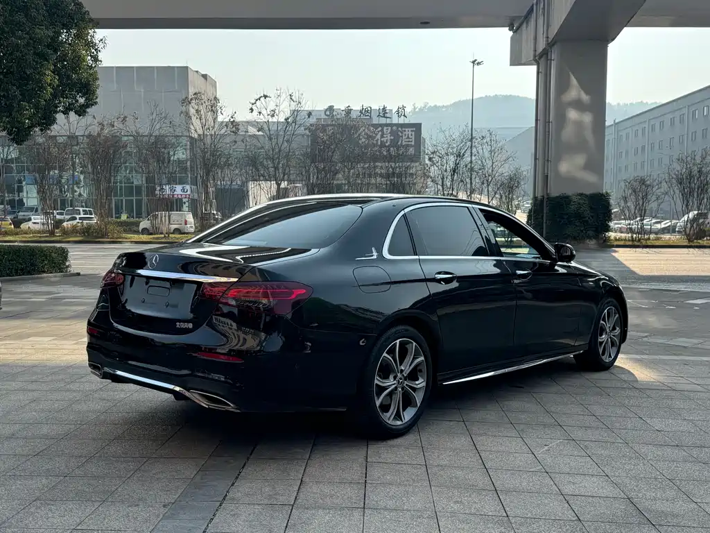 MERCEDES-BENZ E CLASS