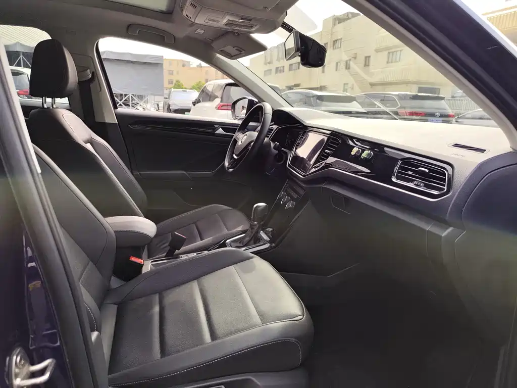 VOLKSWAGEN T ROC EXPLORING SONGS