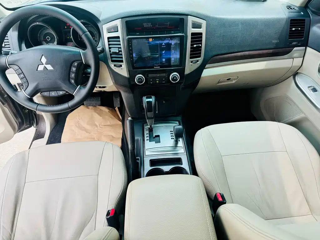Mitsubishi Pajero (Import) — миниатюра 6