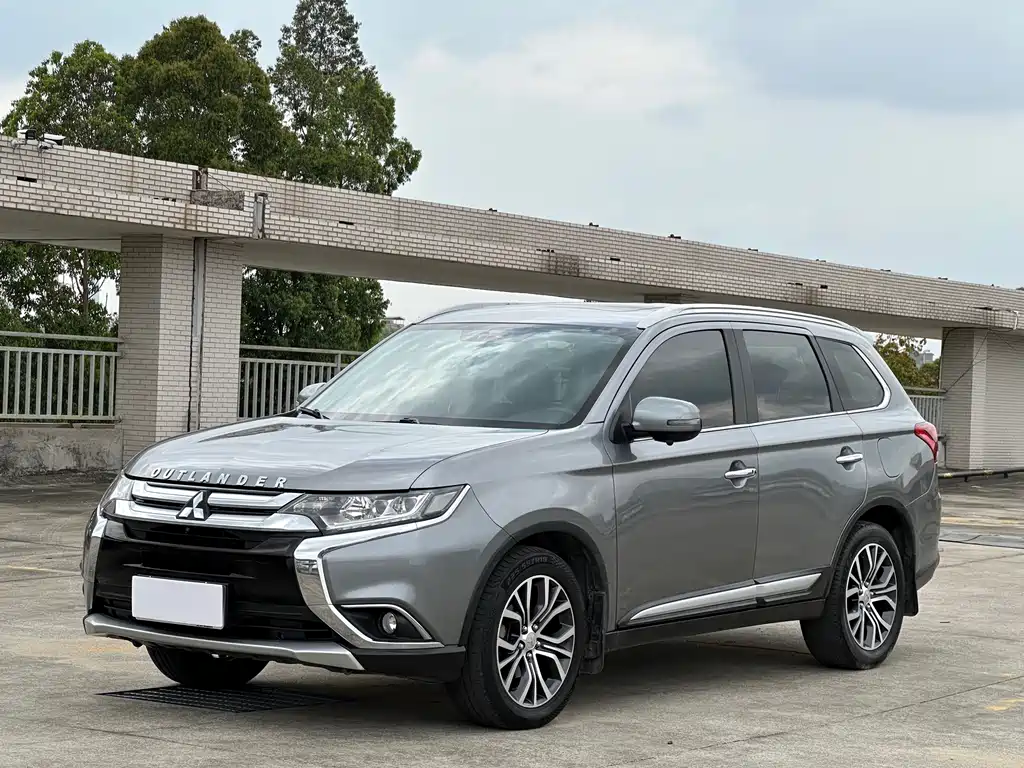 MITSUBISHI OUTLANDER