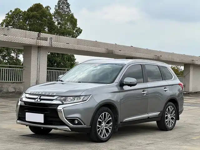 mitsubishi outlander