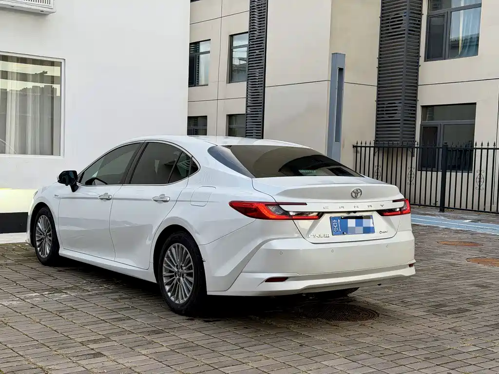 Toyota Camry — миниатюра 9