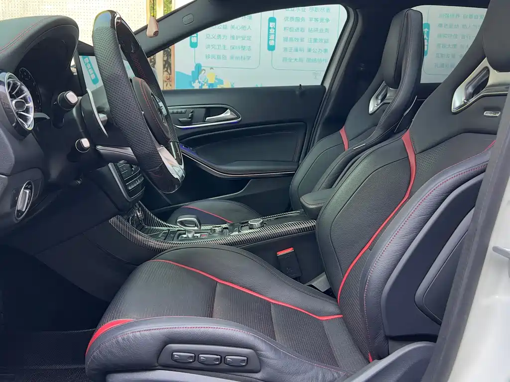 MERCEDES-BENZ GLA AMG