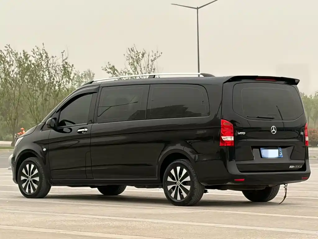 Mercedes-Benz Vito 2023 2.0T Elite 7 мест