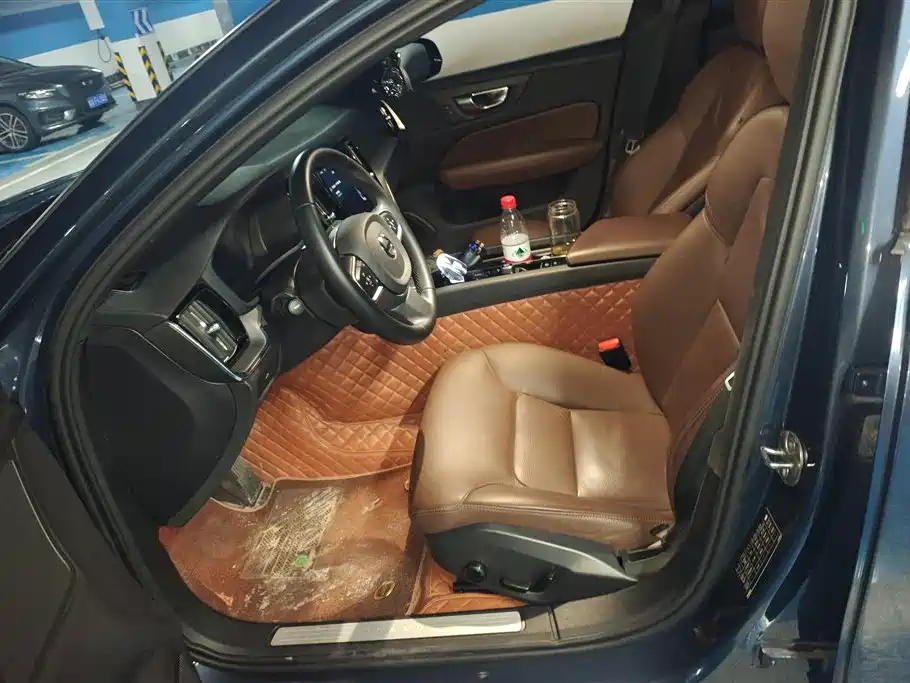 Volvo S60 2023 B4 Luxury